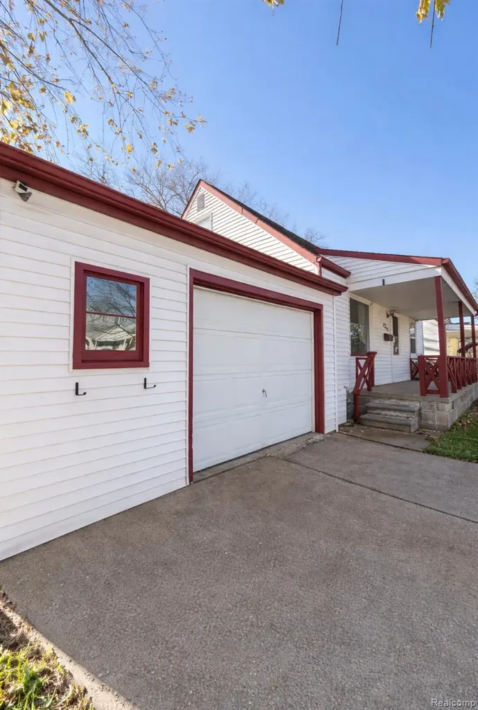 2315 Hartwick Highway Lincoln Park City MI 48146