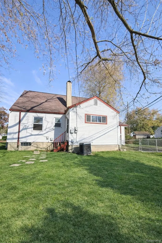 2315 Hartwick Highway Lincoln Park City MI 48146