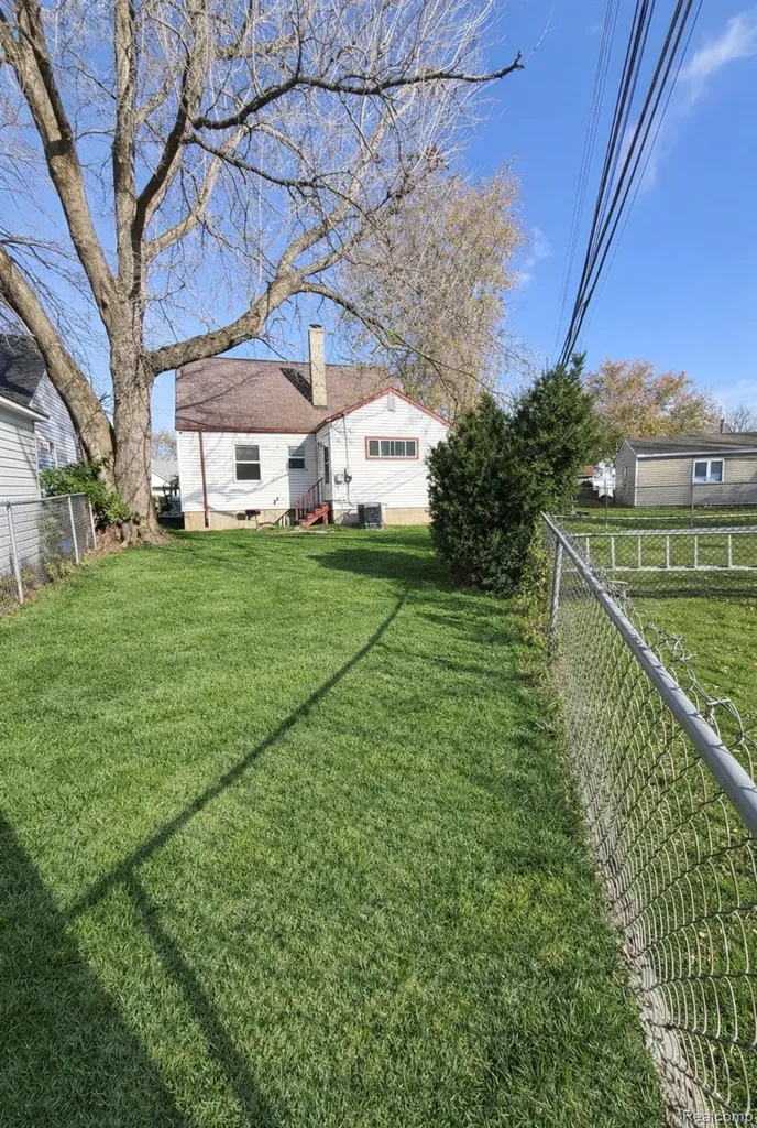 2315 Hartwick Highway Lincoln Park City MI 48146