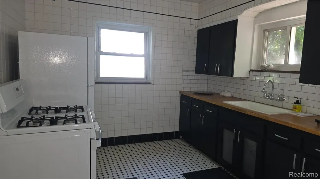 1332 Fort Park Boulevard Lincoln Park City MI 48146