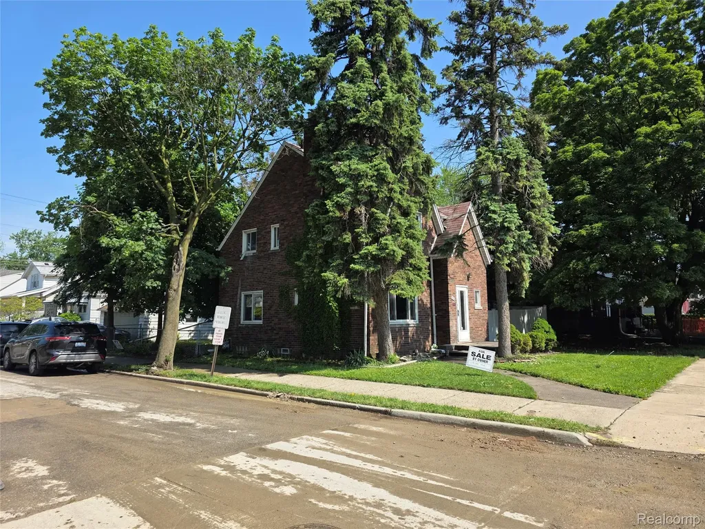 1332 Fort Park Boulevard Lincoln Park City MI 48146