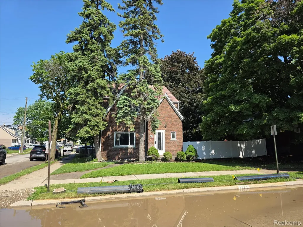 1332 Fort Park Boulevard Lincoln Park City MI 48146