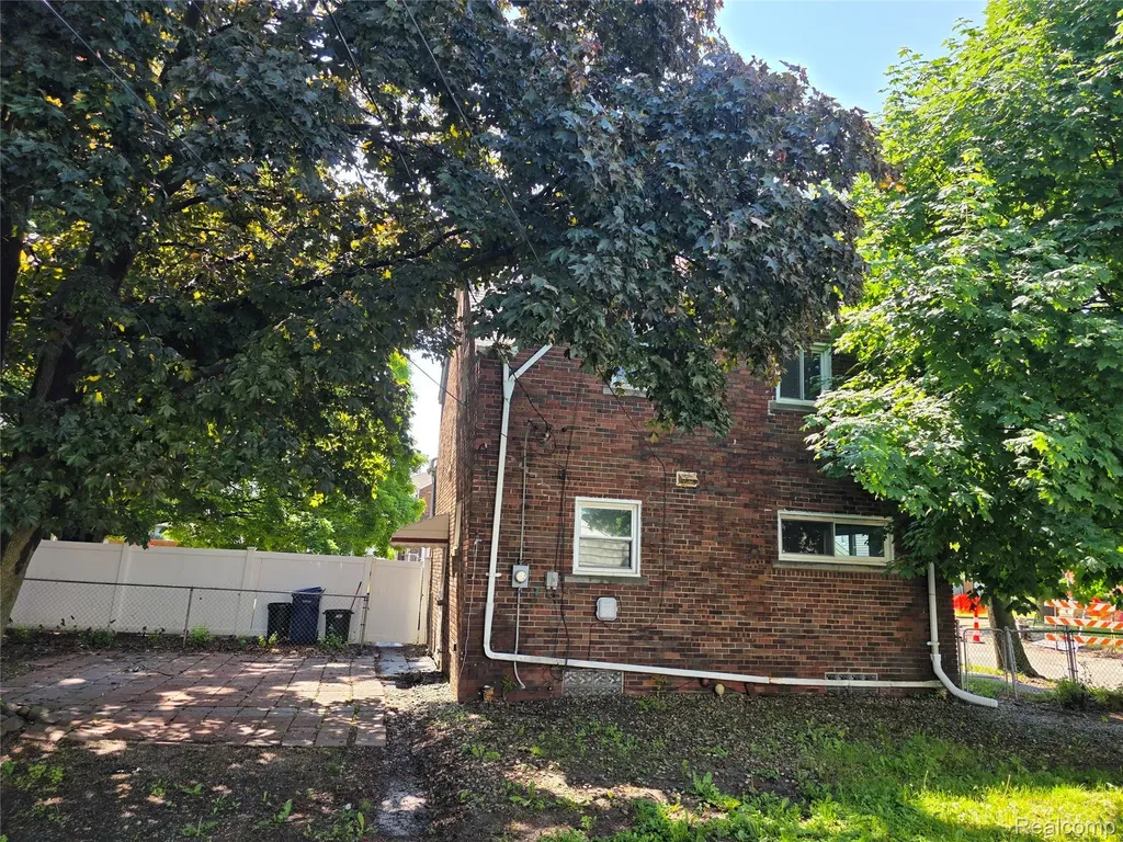 1332 Fort Park Boulevard Lincoln Park City MI 48146