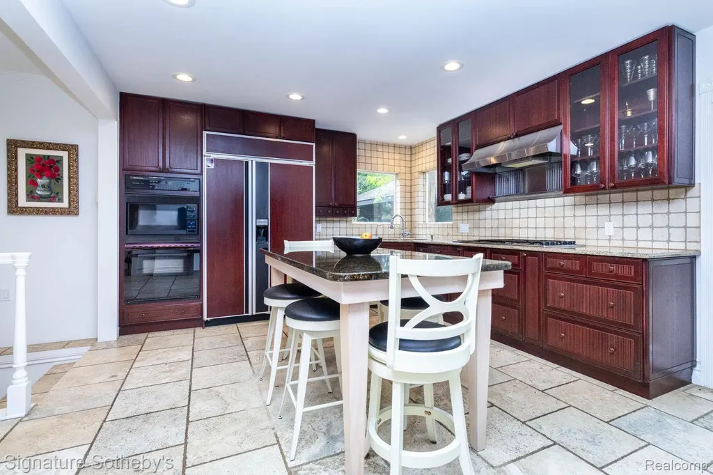 608 Purdy Street Birmingham City MI 48009