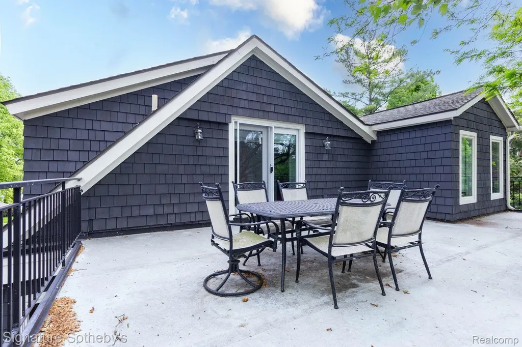 608 Purdy Street Birmingham City MI 48009