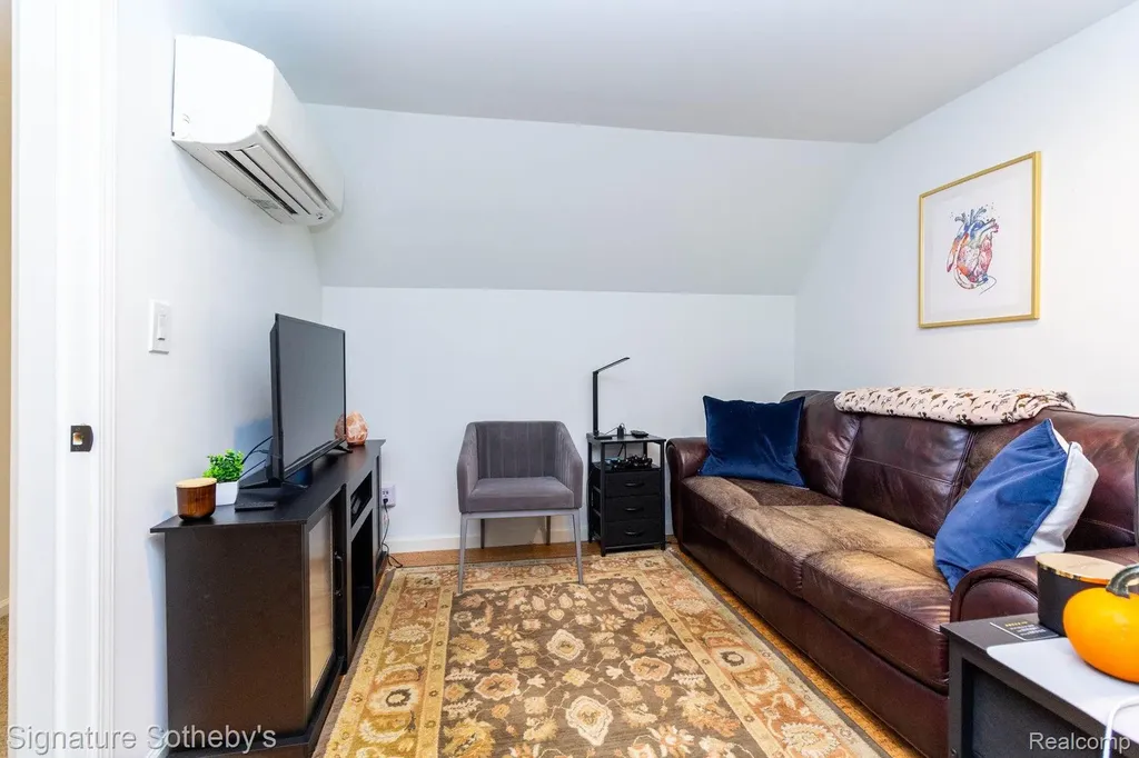 608 Purdy Street Birmingham City MI 48009