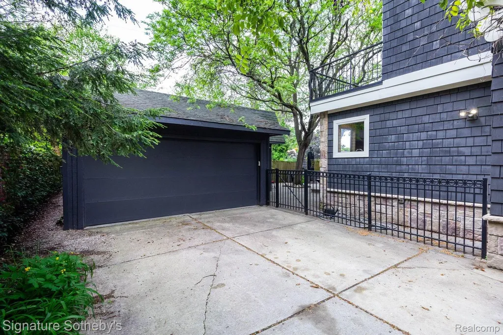 608 Purdy Street Birmingham City MI 48009
