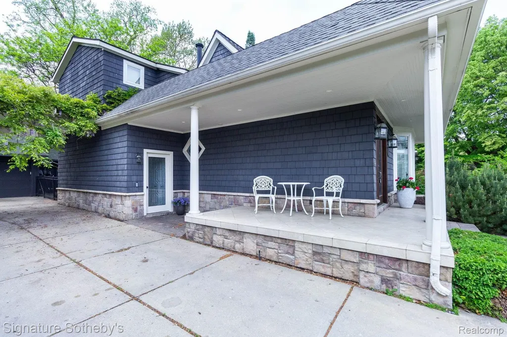 608 Purdy Street Birmingham City MI 48009