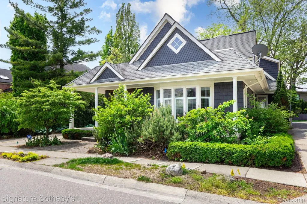 608 Purdy Street Birmingham City MI 48009
