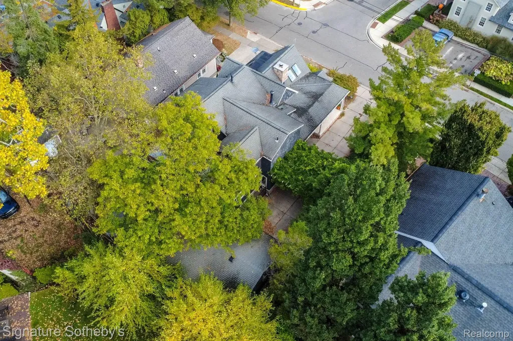 608 Purdy Street Birmingham City MI 48009