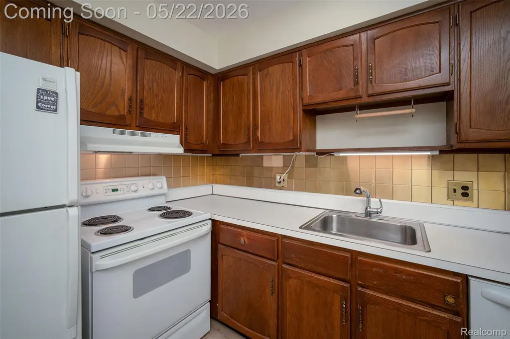 30795 Shiawassee Road Farmington City MI 48336