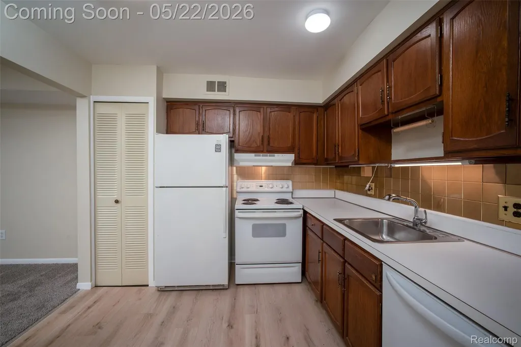 30795 Shiawassee Road Farmington City MI 48336