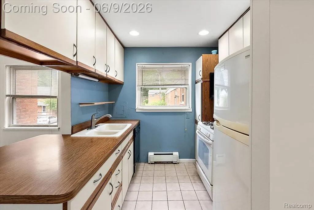 3211 Benjamin Avenue Royal Oak City MI 48073