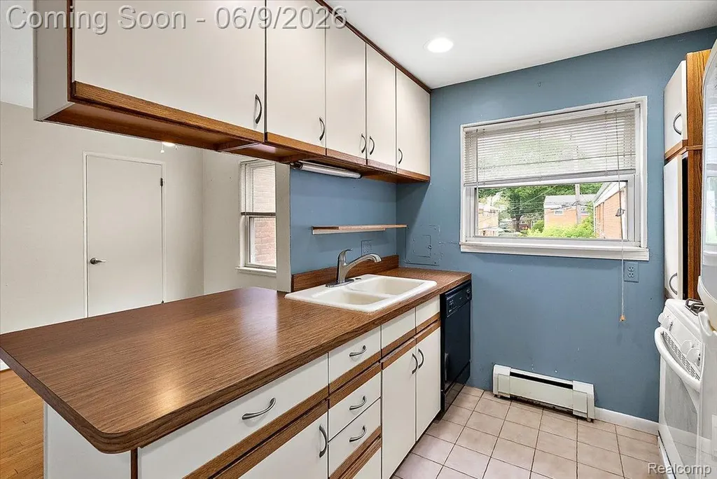 3211 Benjamin Avenue Royal Oak City MI 48073