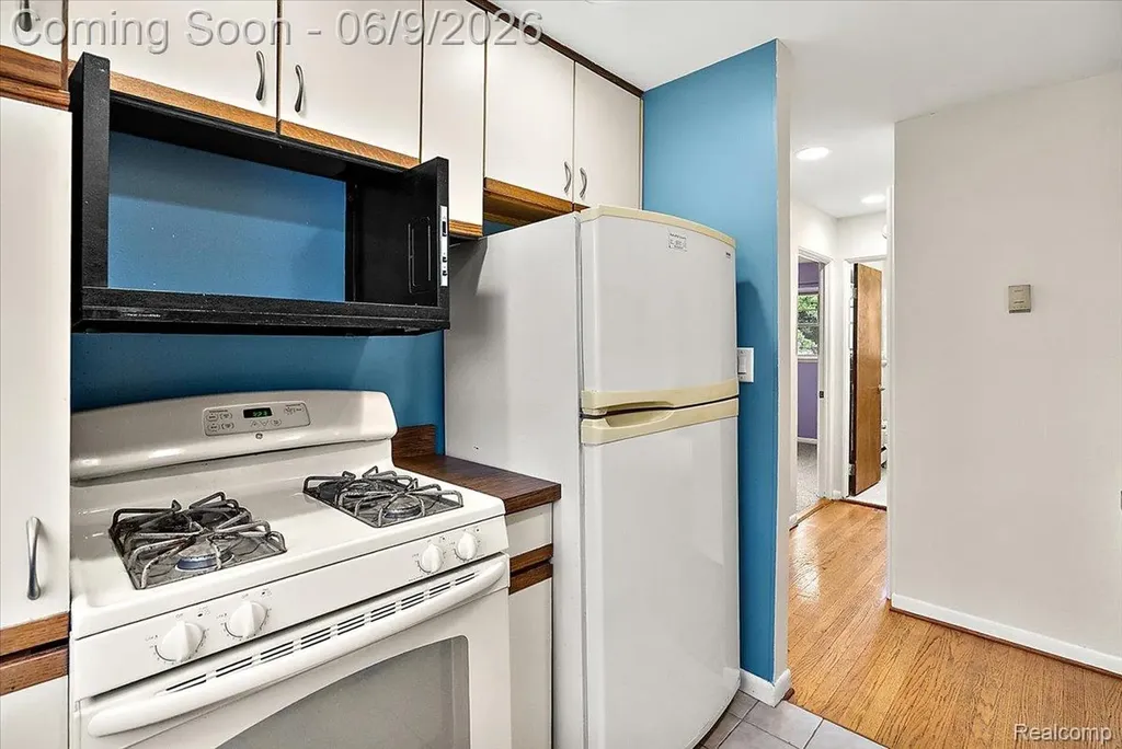 3211 Benjamin Avenue Royal Oak City MI 48073