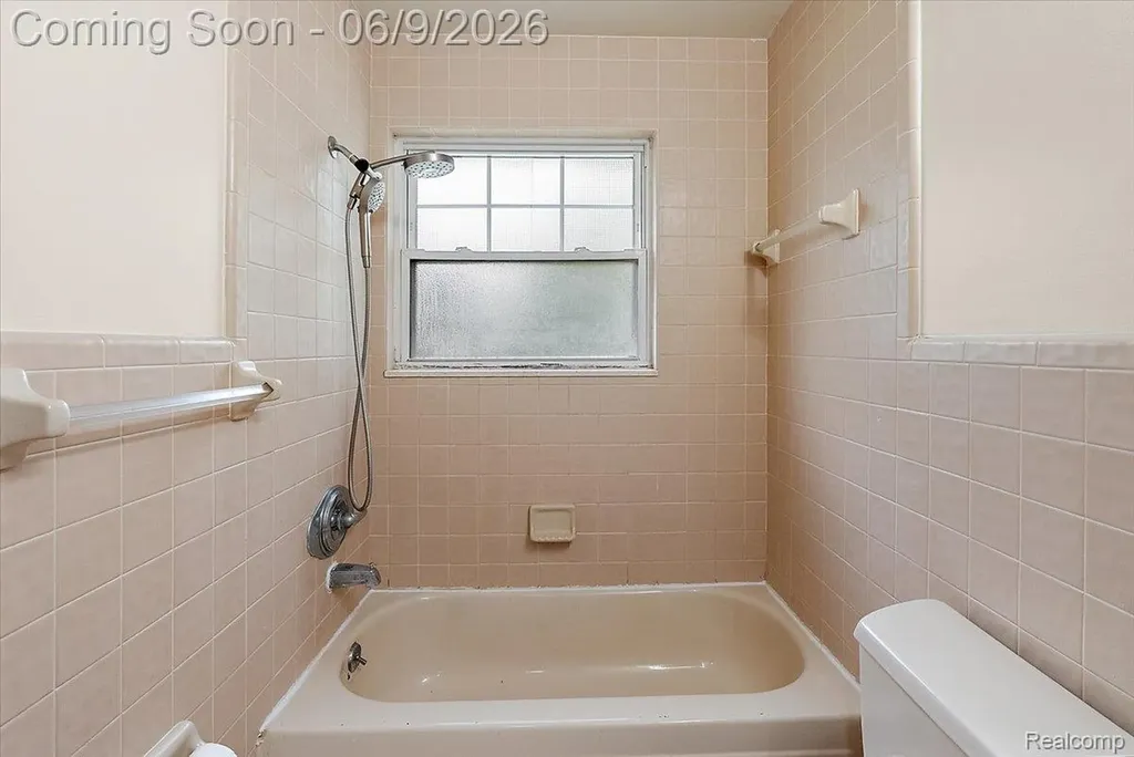 3211 Benjamin Avenue Royal Oak City MI 48073