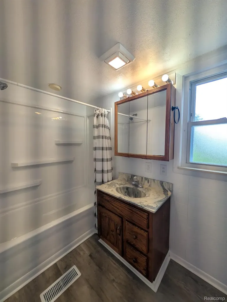 7032 Neff Road Mt. Morris Township MI 48458