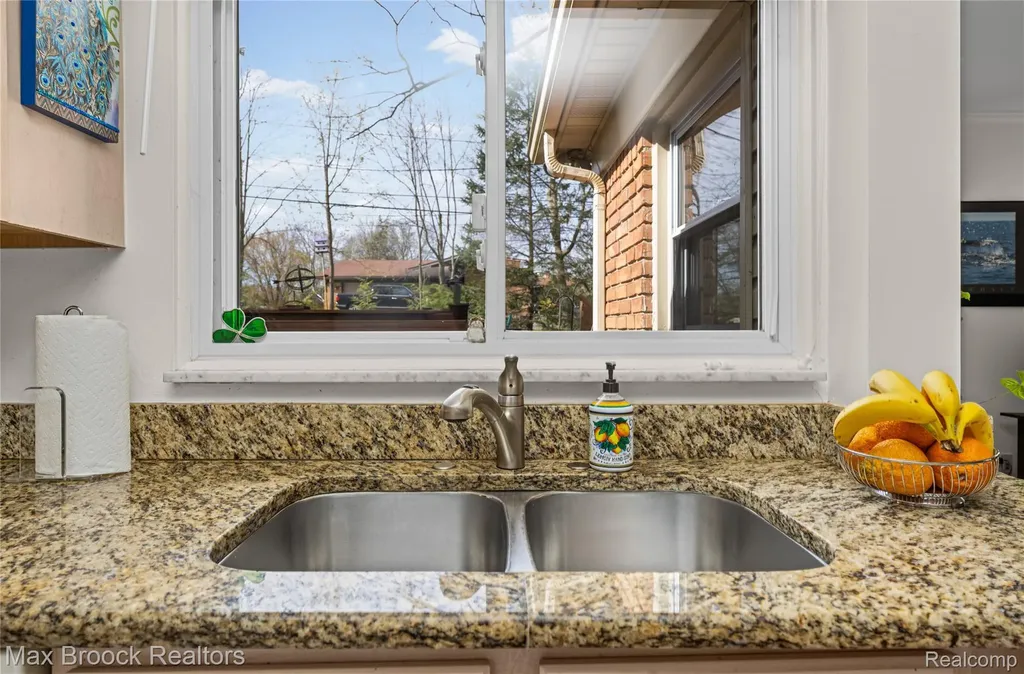 4550 Patrick Road West Bloomfield Charter Township MI 48322