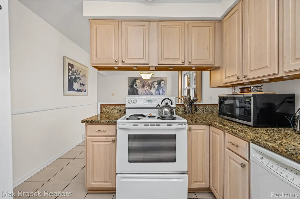 4550 Patrick Road West Bloomfield Charter Township MI 48322