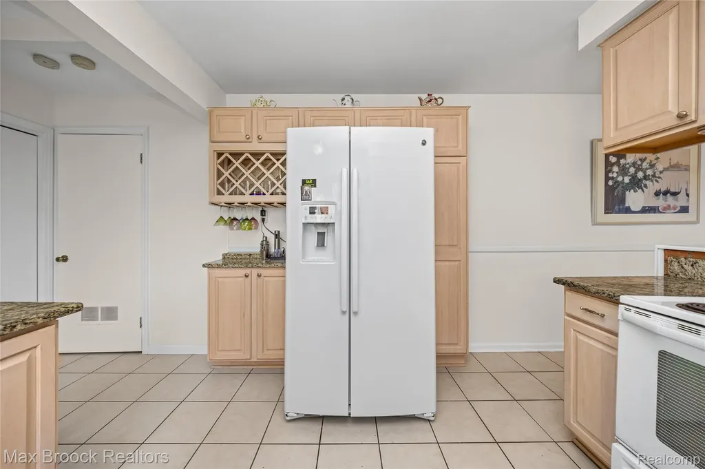 4550 Patrick Road West Bloomfield Charter Township MI 48322