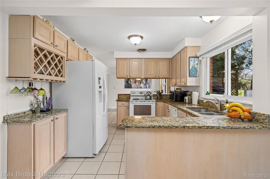 4550 Patrick Road West Bloomfield Charter Township MI 48322