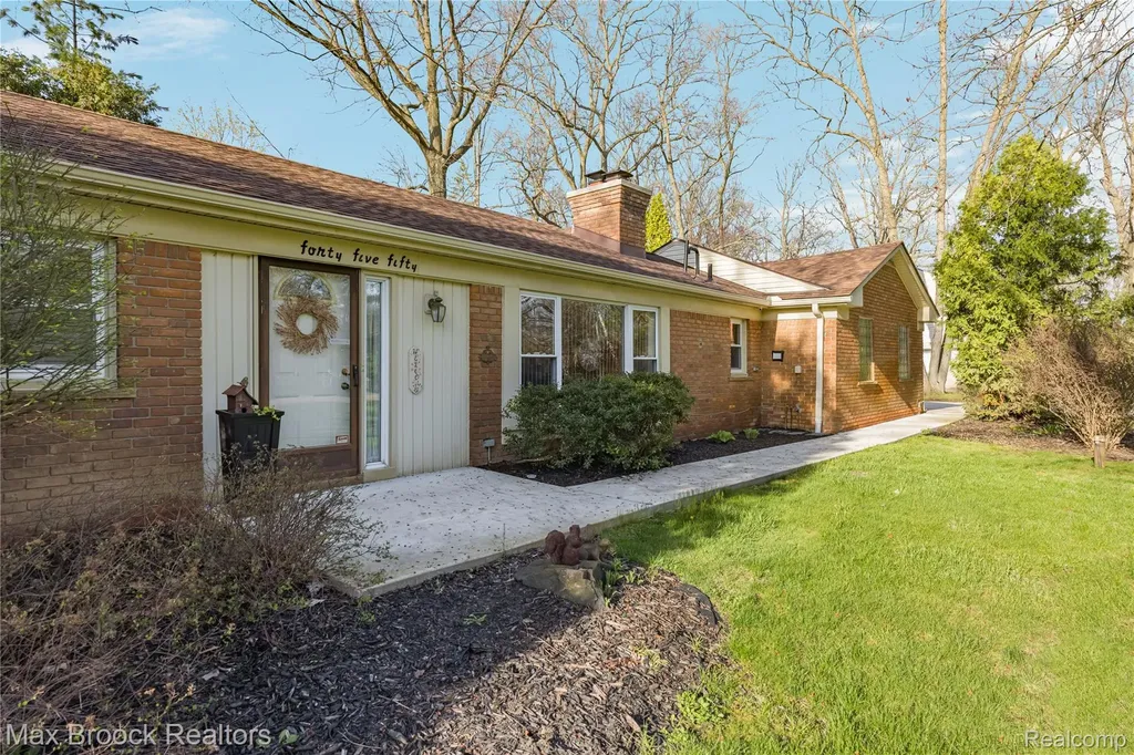 4550 Patrick Road West Bloomfield Charter Township MI 48322