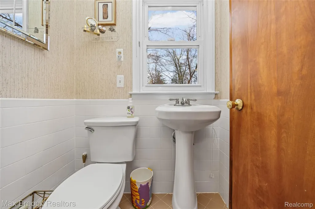 4550 Patrick Road West Bloomfield Charter Township MI 48322
