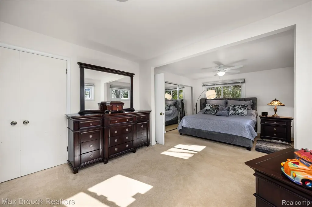 4550 Patrick Road West Bloomfield Charter Township MI 48322