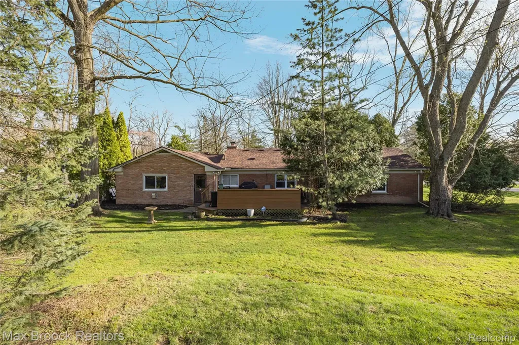 4550 Patrick Road West Bloomfield Charter Township MI 48322