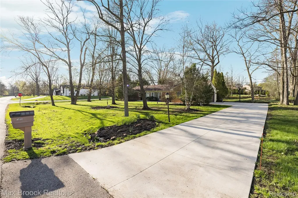 4550 Patrick Road West Bloomfield Charter Township MI 48322
