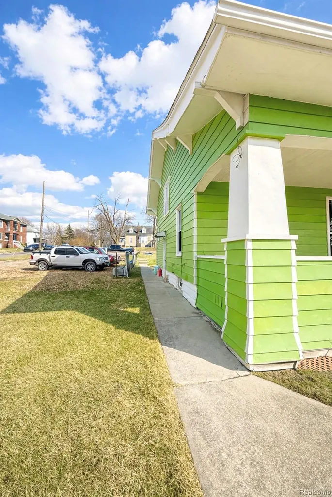 388 N Perry Street Pontiac City MI 48342