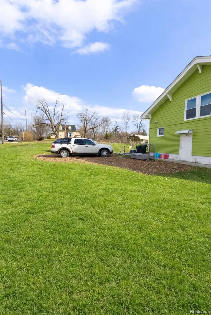 388 N Perry Street Pontiac City MI 48342