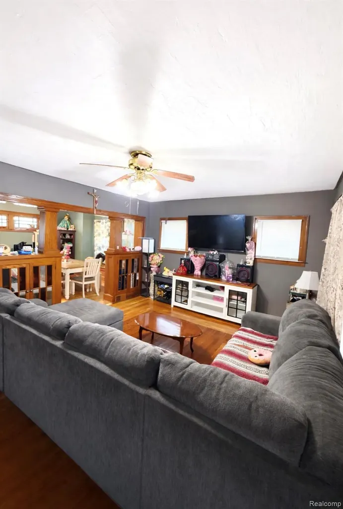 388 N Perry Street Pontiac City MI 48342