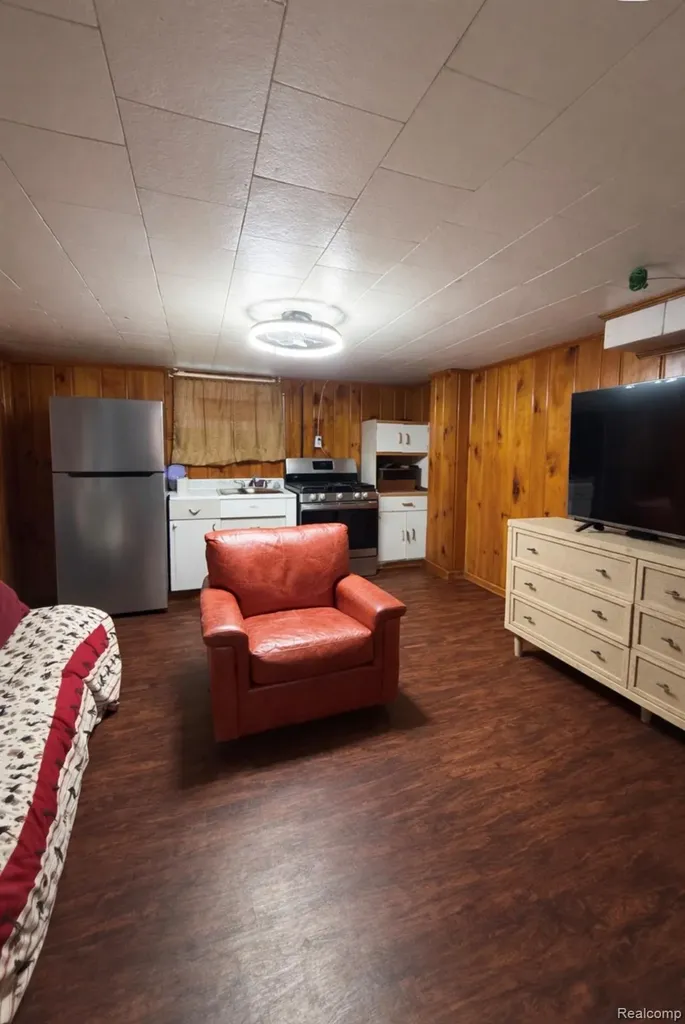 388 N Perry Street Pontiac City MI 48342