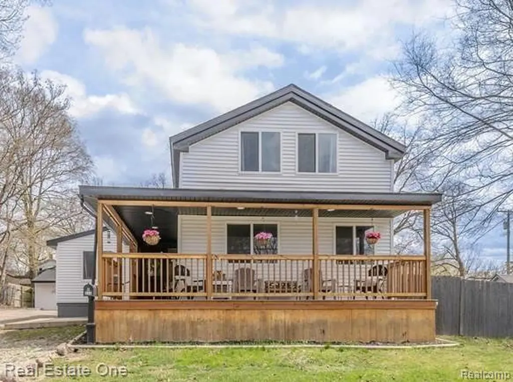 515 S Michigan Avenue Howell City MI 48843