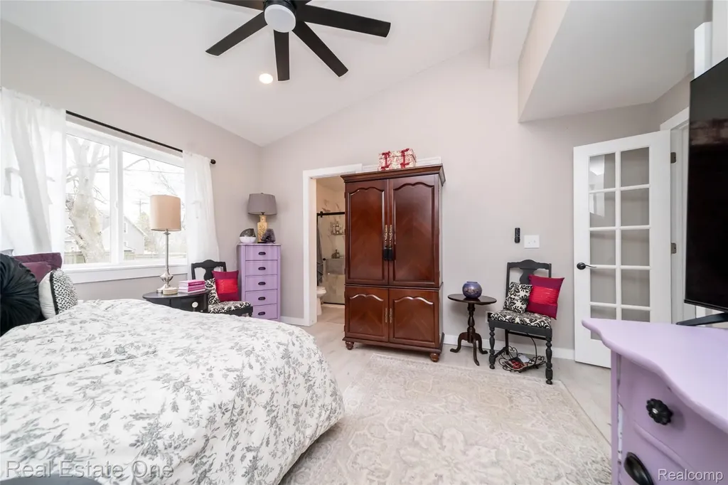 515 S Michigan Avenue Howell City MI 48843