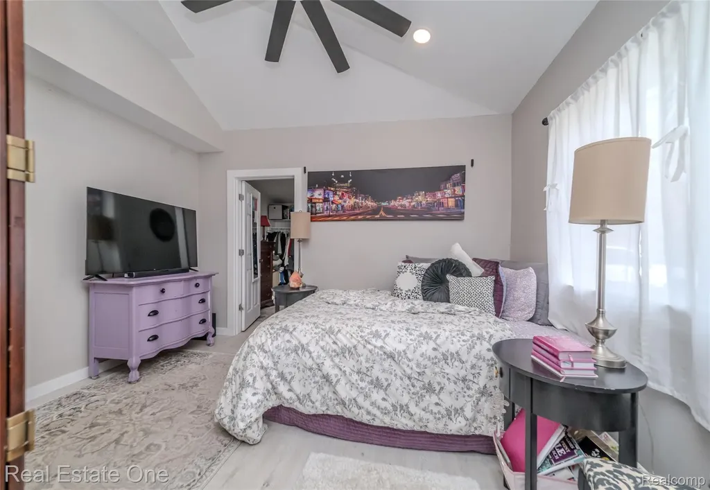 515 S Michigan Avenue Howell City MI 48843
