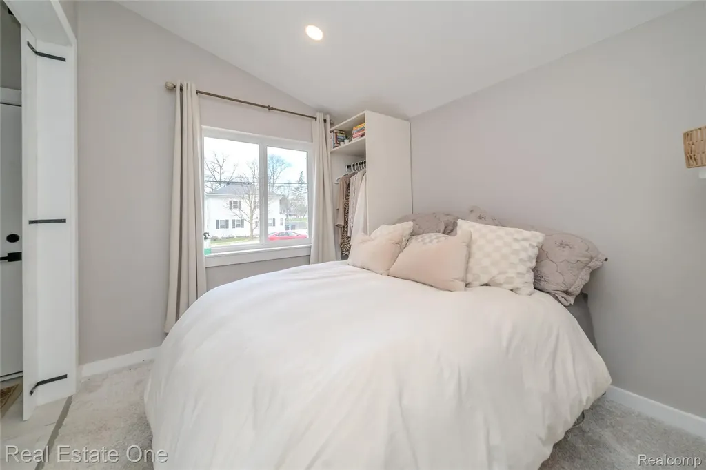 515 S Michigan Avenue Howell City MI 48843