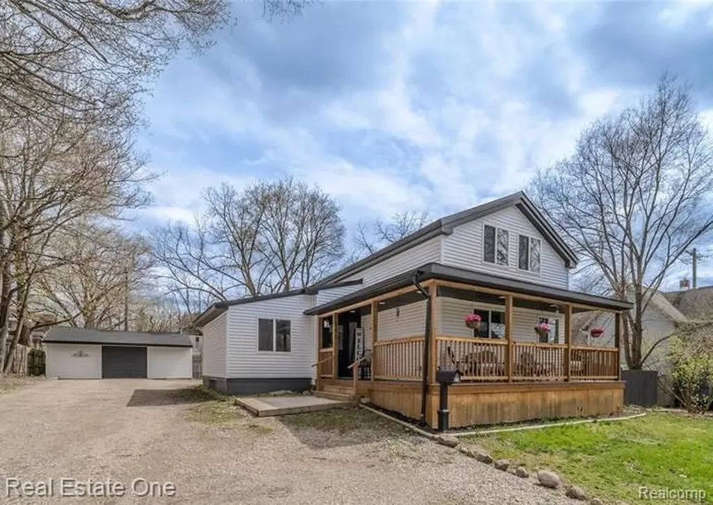 515 S Michigan Avenue Howell City MI 48843