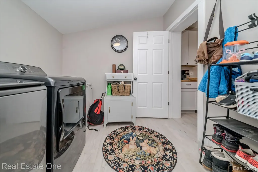 515 S Michigan Avenue Howell City MI 48843
