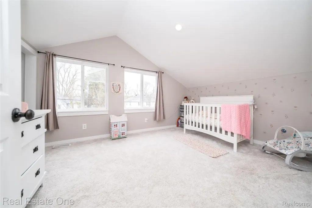 515 S Michigan Avenue Howell City MI 48843