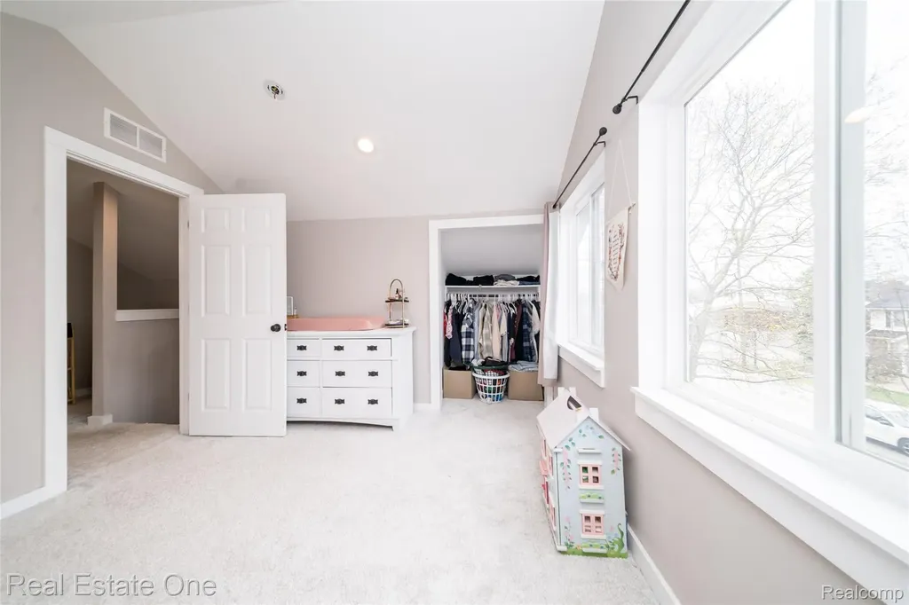 515 S Michigan Avenue Howell City MI 48843