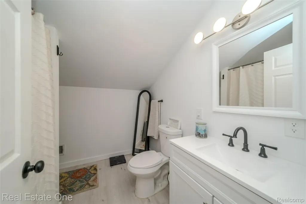 515 S Michigan Avenue Howell City MI 48843