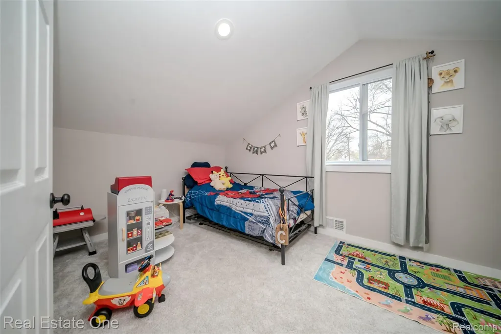 515 S Michigan Avenue Howell City MI 48843
