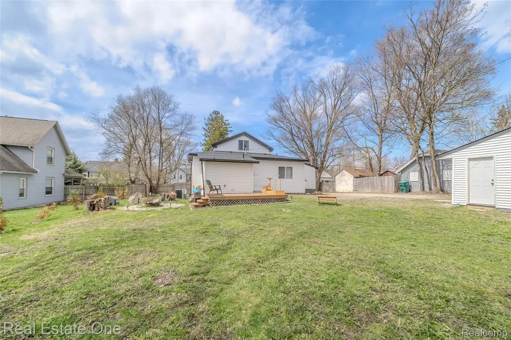 515 S Michigan Avenue Howell City MI 48843
