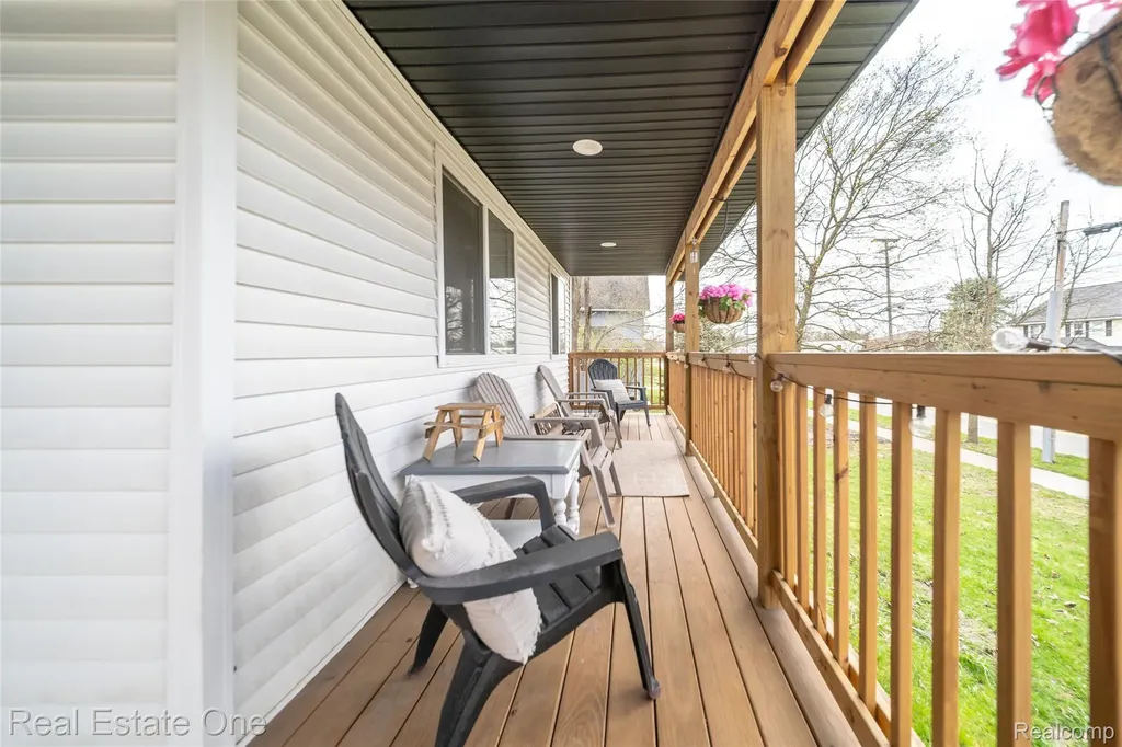 515 S Michigan Avenue Howell City MI 48843