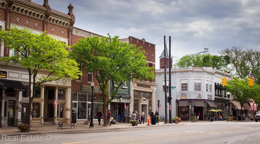 515 S Michigan Avenue Howell City MI 48843