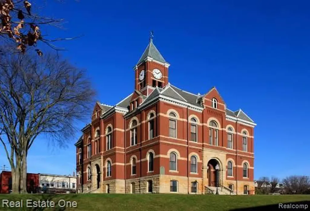 515 S Michigan Avenue Howell City MI 48843