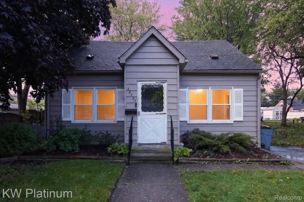 22436 Doremus Street St. Clair Shores City MI 48080