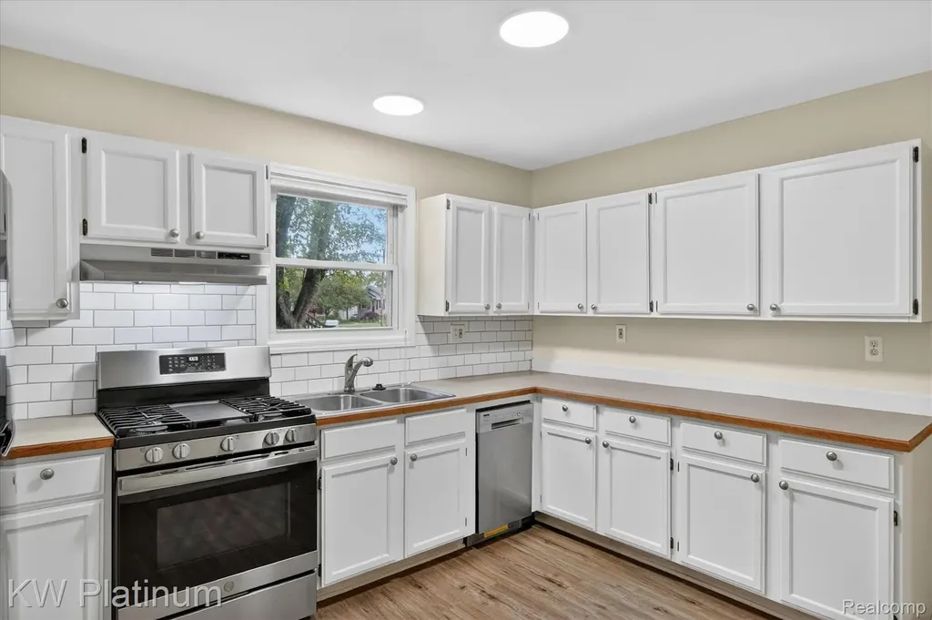 22436 Doremus Street St. Clair Shores City MI 48080